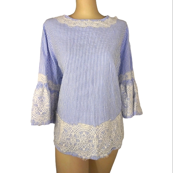 Lace trim flutter sleeve striped flowy blouse with rear eyelet tie detail - Picture 2 of 8
